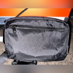 Alpaka- Black Go Sling Mini